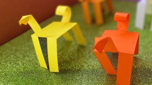 Шагающая лошадка из бумаги