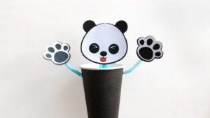 Подвижная игрушка из стаканчика и трубочки